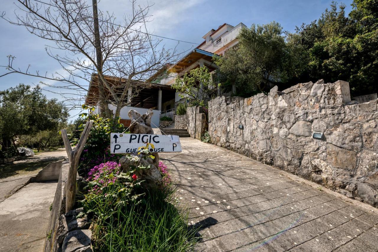 Picic Guesthouse Luka  Buitenkant foto